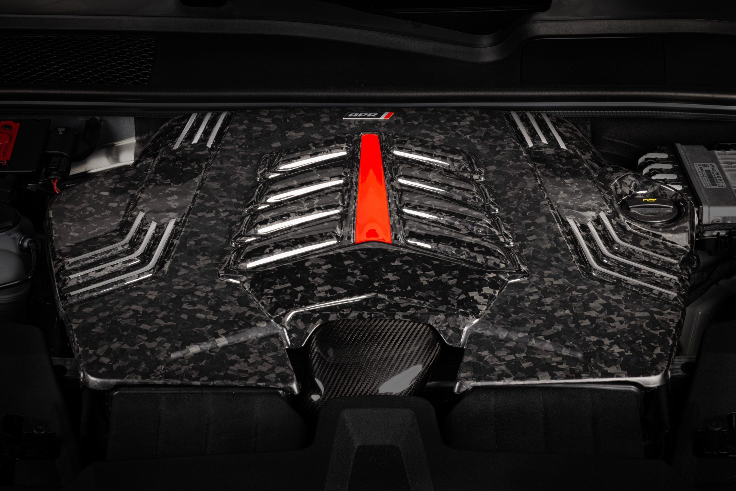 Tapa de motor de carbono APR - SUV 2.9T/3.0T/4.0T - Imagen 10